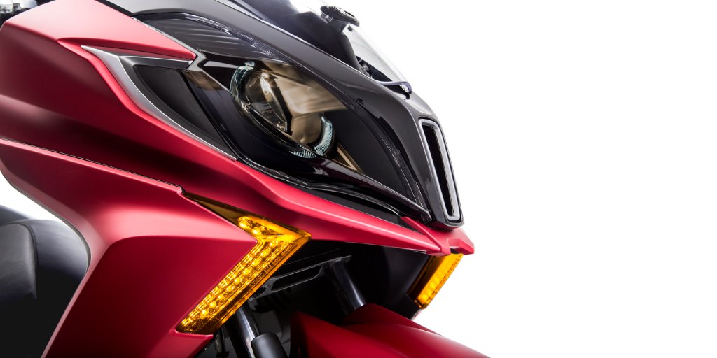 To shine your brightest light is to be who you truly are.
#KYMCO #SuperDink350 
Photo courtesy of <a href="/KYMCO_es/">KYMCO España</a>