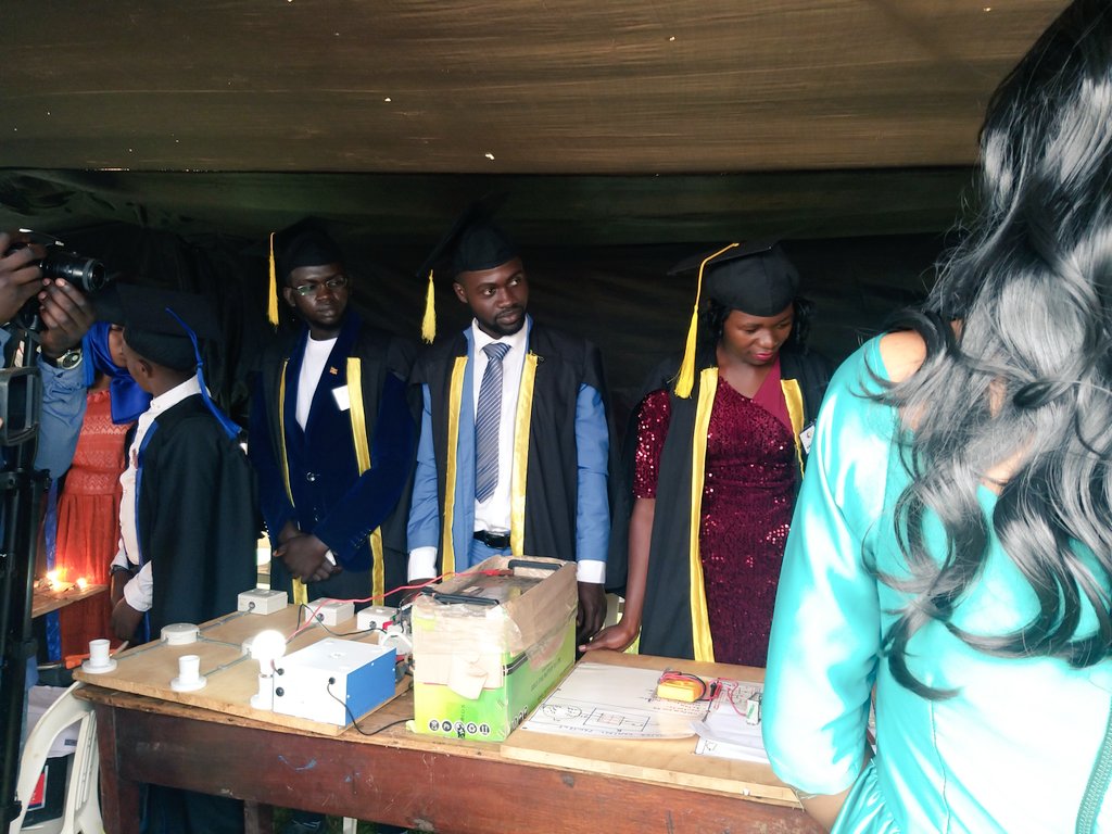 Reutermicheal's tweet image. The 2nd Deputy prime minister of Uganda Al Hajji Ali Kirunda Kivejinja inspecting the exhibition area as youth showcase some of the innovative vocational skills during the 3rd @SocialUganda project graduation ceremony. #Beeraclear @EUinUG @IOM_Uganda @AFFCAD @nbstv