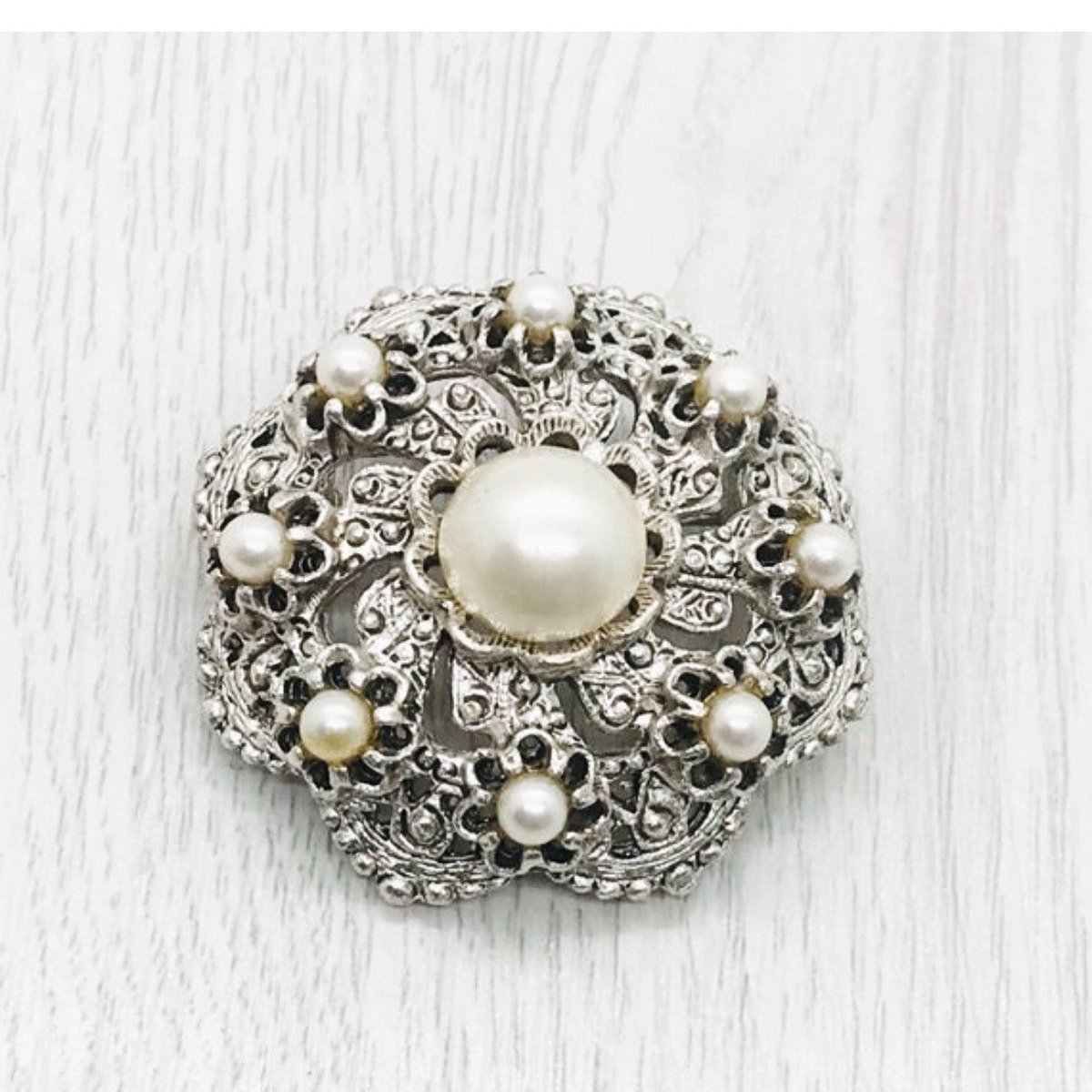 theoldvintageco's tweet image. Vintage Wedding Pearl Brooch, Ornate Victorian Style Brooch, Romantic Vintage Faux Pearl Brooch. Old Glam Victorian Vintage Brooch. Silver tuppu.net/e22ef278 #TheOldVintageCo #Etsy #PearlPin