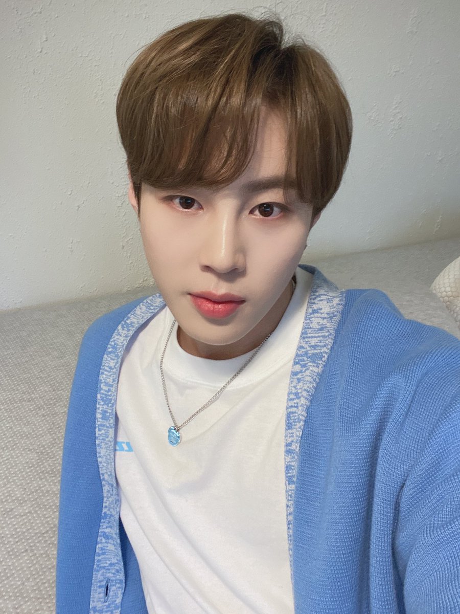 #하늘 과 일주년 너무 행복하고 감사합니다 많이 소중하고 아껴요❤️ 앞으로도 더 셍복합시다 ㅎㅎㅎ #하성운