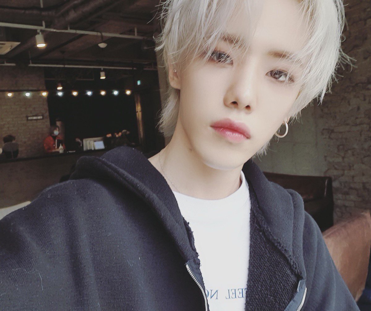 1team_twt's tweet photo. [#1TEAM #진우 #JINWOO]
비가 오네용! 봄비인가 봐요 ☔️ https://t.co/Y2QtS3iTKT
