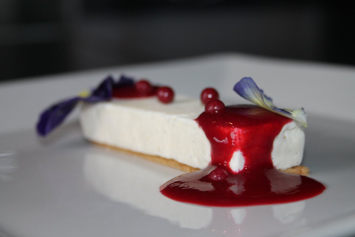 selecta_spa's tweet photo. Dalla creatività del #Pastry Chef Alessandro Rossetti, la rivisitazione di un grande classico della #pasticceria nella ristorazione: la panna cotta.
Falsa panna cotta con base croccante #Opalys 33% Valrhona e Eclat d’or. La #ricetta completa su https://t.co/XnsOBsFzqS
#dessert https://t.co/XetGZcYmtf