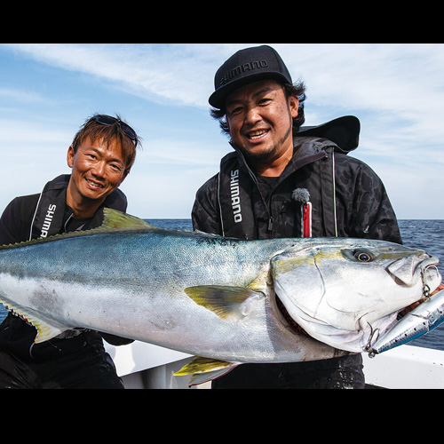 Shimano Fishing ルアークロスwebマガジン 新着記事 フラッシュブーストの煌めきが引き寄せた22kgのオオマサー 鈴木斉と田代誠一郎が攻略 玄界灘のヒラマサキャスティングゲーム T Co Iwuiu1et68 ソルトウォーター 鈴木斉 田代誠一郎