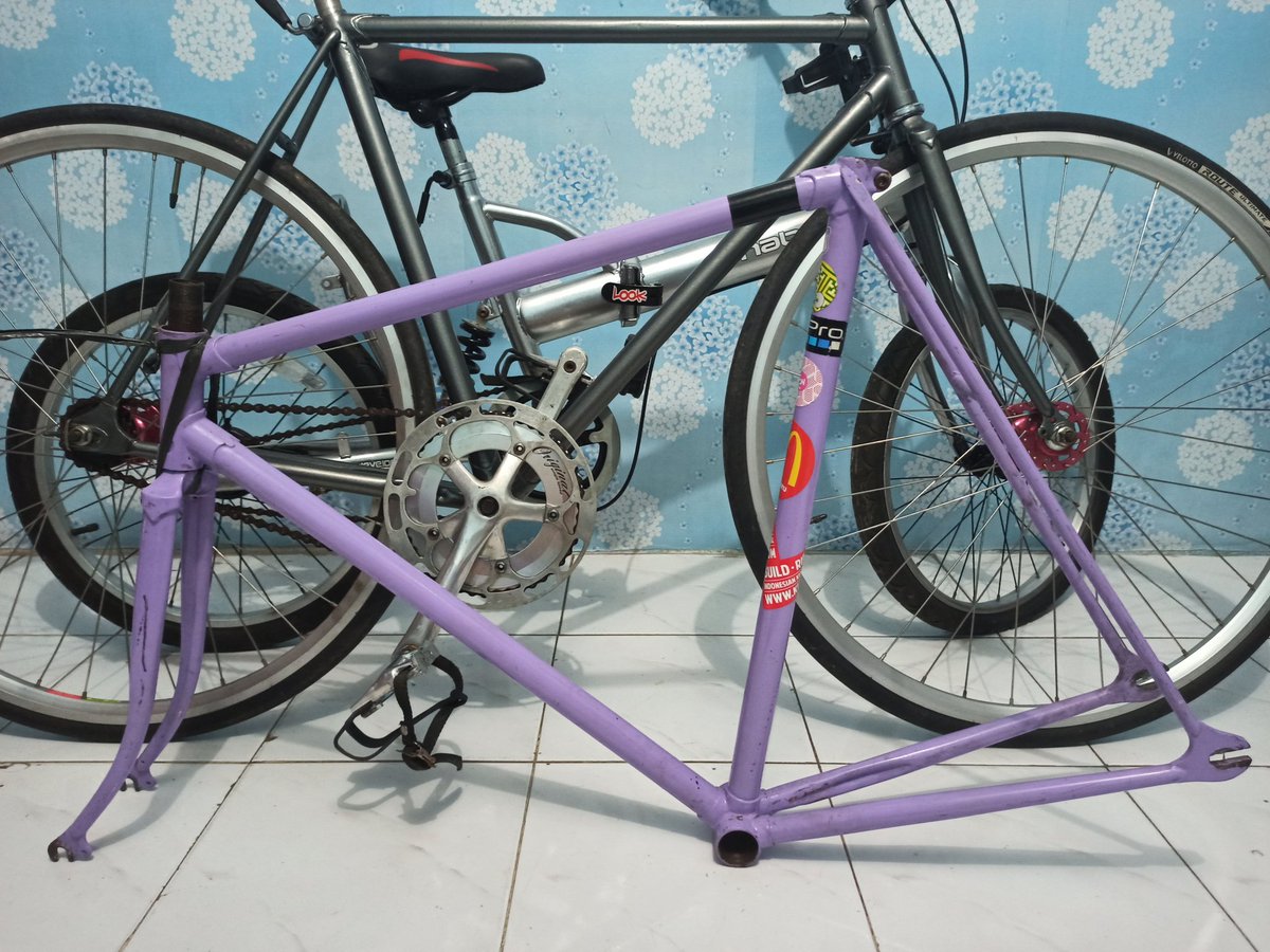 Imam_Alfarizii's tweet photo. #WTS #fnfb Frame Classic Persuit Taiwan sz 53/54 + Fork Akisu, 1jt bisa cod jagakarsa atau kirim-kirim via rekber @MegaBikeshop @ID_Fixed @fix_fixed @fixie_shop @fixieaks @fixpart16 https://t.co/JTxZKobxvE
