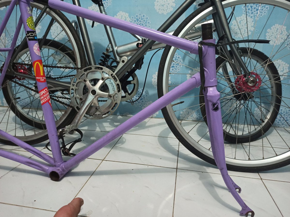 Imam_Alfarizii's tweet photo. #WTS #fnfb Frame Classic Persuit Taiwan sz 53/54 + Fork Akisu, 1jt bisa cod jagakarsa atau kirim-kirim via rekber @MegaBikeshop @ID_Fixed @fix_fixed @fixie_shop @fixieaks @fixpart16 https://t.co/JTxZKobxvE