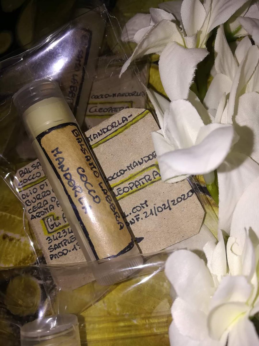 AromiGli's tweet photo. BALSAMO LABBRA MANDORLA-COCCO più info/more info ➡ https://t.co/XZlRZgKz1S
#gliaromidicleopatra👁 #handmadesoap #handcraftedsoap #soap #sapone #lipbalm #balm #lipstick #oliodicocco #burrodikarite #ceradapi #lipscare #lipshealth #naturallips #artisanbalm #artisan #madeinitaly https://t.co/WSXQzgqb8F