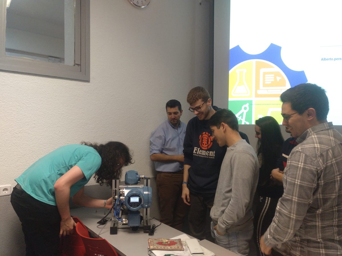 ETSIDI_UPM's tweet photo. III jornada del Curso de #EMERSON que ha organizado la Sección de
Estudiantes @ISA_ETSIDI  En esta ocasión el ponente que nos visita es Alberto Perez https://t.co/1NYvyyffvq