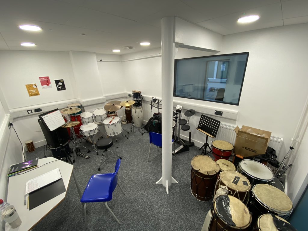 Plenty of things to hit at the wonderful Central Foundation school for girls! Love teaching at this school! Some great drummers! <a href="/AFrostbeatbox75/">Andy Frost</a> <a href="/BeatzOpera/">OperaBeatz</a> #teaching #drumming #drums #Lovemusic #drumteacher #drums #rhythm