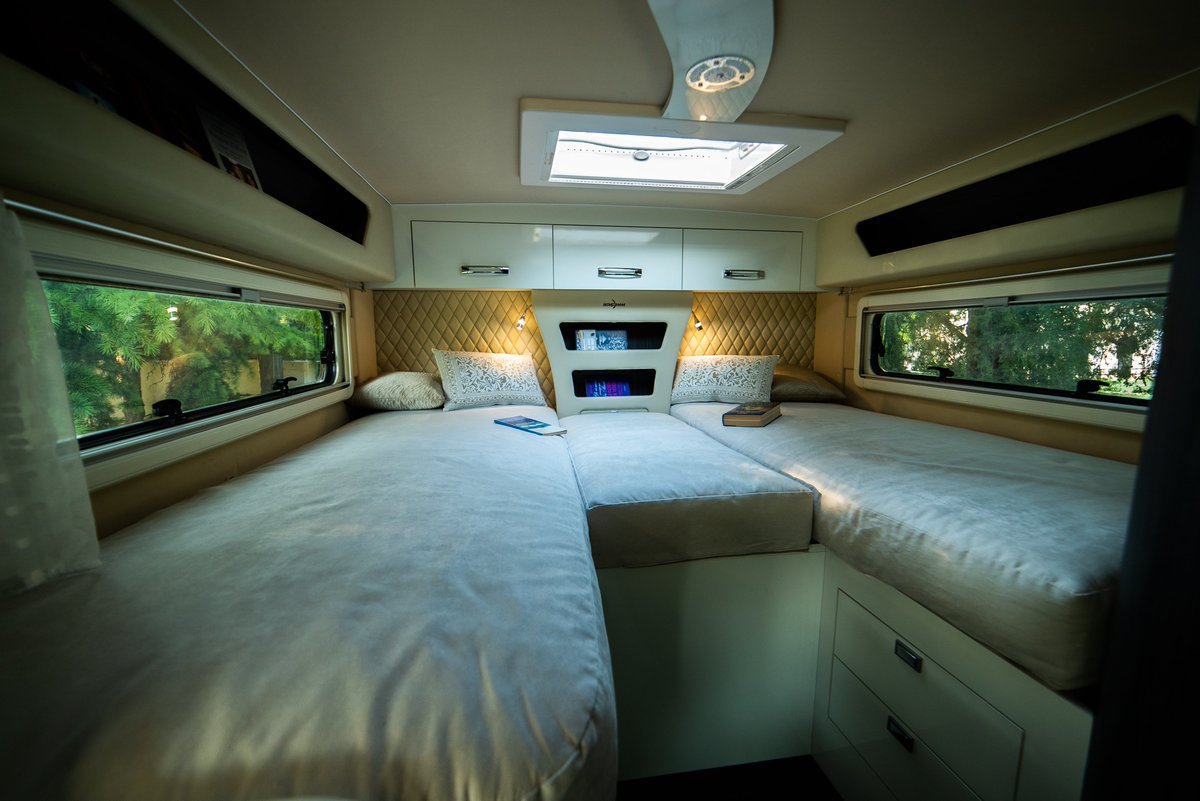 Wingamm1's tweet image. Oasi 690 TWINS - Twin beds at the back ‼️
The newest model of the Oasi 690 series

It is a special, refined and extremely elegant version, which definitely focuses on the rear sleeping area.

#wingamm #monocoque #italiandesign #safetyfirst #travel #vanlife #camper #holidays #rv
