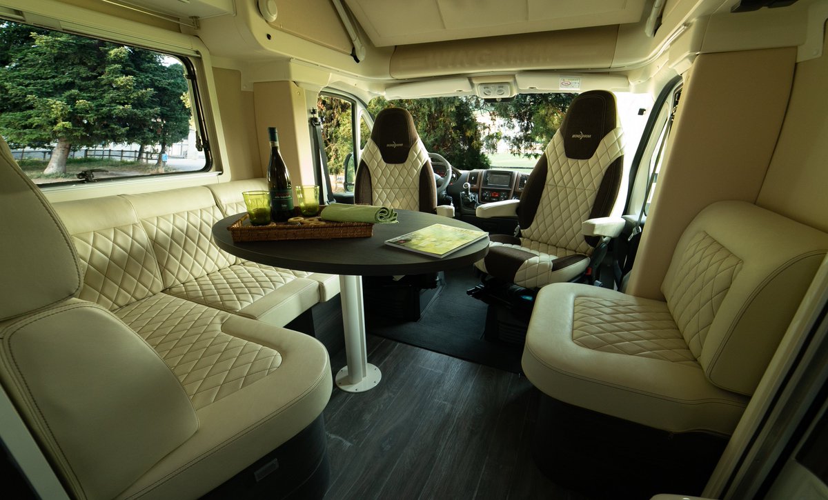 Wingamm1's tweet image. Oasi 690 TWINS - Twin beds at the back ‼️
The newest model of the Oasi 690 series

It is a special, refined and extremely elegant version, which definitely focuses on the rear sleeping area.

#wingamm #monocoque #italiandesign #safetyfirst #travel #vanlife #camper #holidays #rv