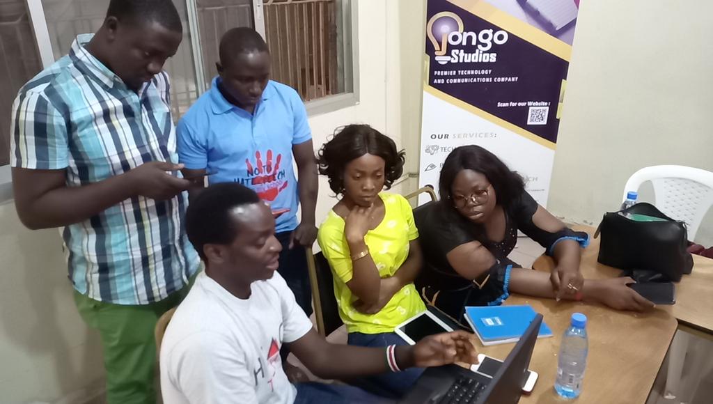 intertwilight's tweet photo. Day2 #defyhatenow #Cameroon/#Cameroun #MIL workshop w/Josh @HyracT customizing #HyracBox for local #offline #peacebuilding training. THNX hosts @jongohub #Buea! #FieldGuide #EWER #makerspace #FactsMatter237 #Act4Peace237 @GermanyDiplo @loyocameroon @UnescoYaounde @OsloCouncilman https://t.co/X1MtHzgd5O