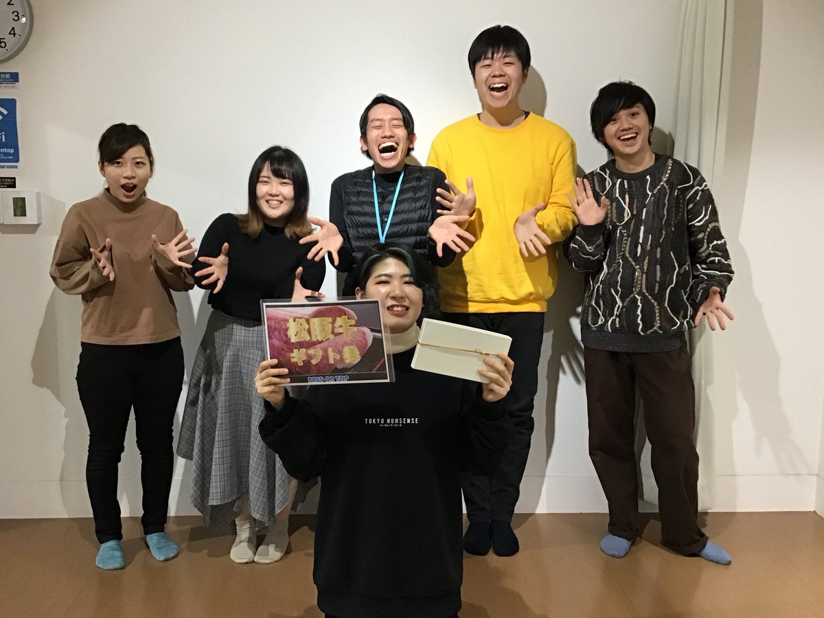 bot_ac_tennouji's tweet photo. 大好評のガラガラキャンペーン、2等が当選しました！
見事松坂牛🐂を手に入れたのは近畿大学OverScaleに所属のクーピーとお道具箱(@coupy_os
)の皆さん！💚❤🧡💙🤎💛
常連さんながら、今日がラスト練習とのことで、お餞別にもなれたのではないでしょうか🐮🤍
ラストライブも応援しています♩ https://t.co/bJq9XX19RU