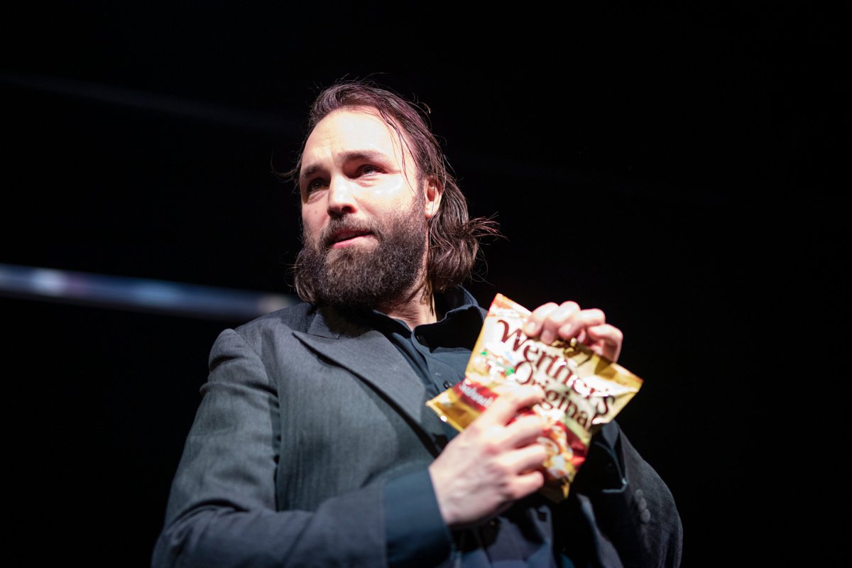 blnensemble's tweet photo. am Wochenende sind alle Vorstellungen im Großen Haus bereits ausverkauft! für die Vorstellungen von "Ubu Rex" heute, "Werthers Leiden" morgen und "Der Lebenslauf des Boxers Samson-Körner" am Sonntag im Neuen Haus gibt es aktuell noch Karten. #BEubu #BEwerther #BEsamsonkoerner https://t.co/OEJy4NZmsV