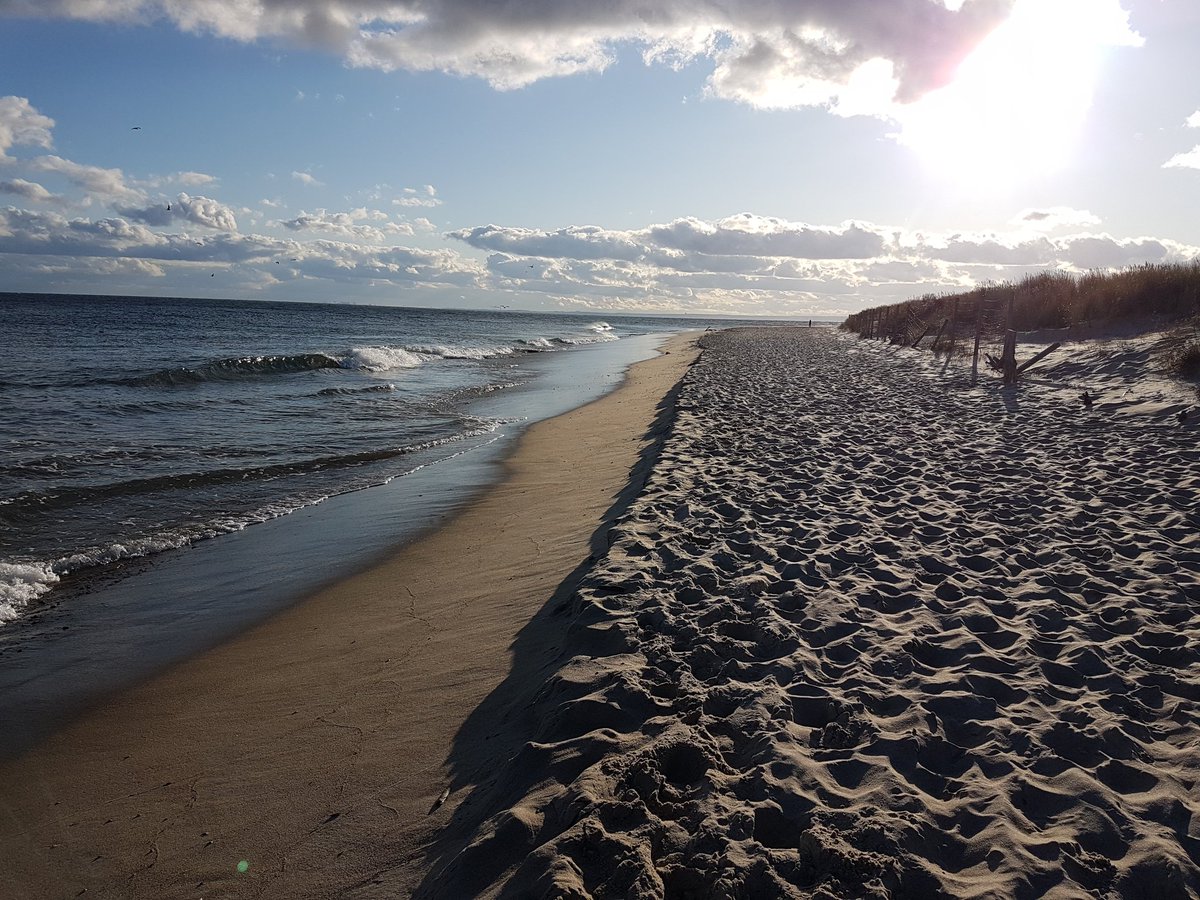 _t3chy_'s tweet photo. If you need some chill out at #gdakon2020 and like visiting abandoned military spots, check out Hel. You can get there directly by train in about an hour. https://t.co/6ZlzyyYmek