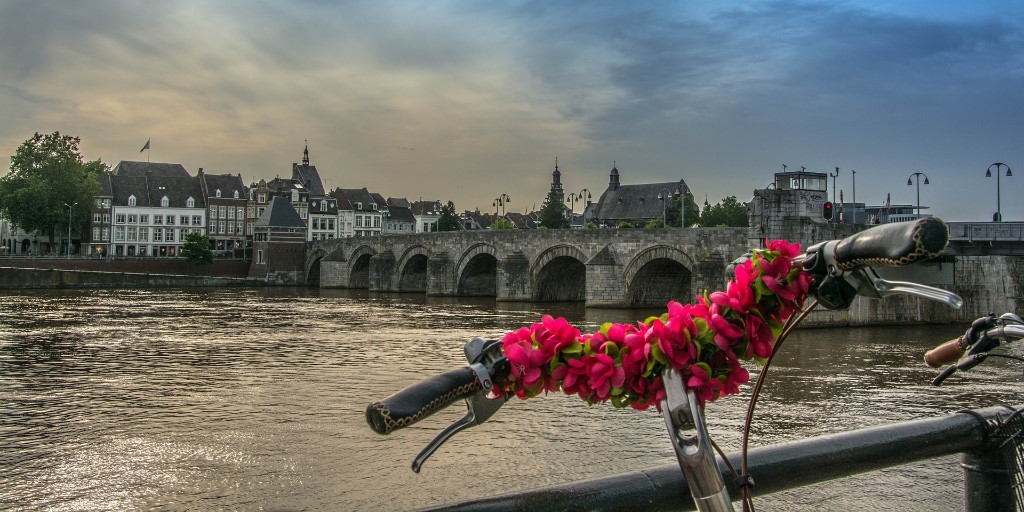 ValverdeBV's tweet photo. On the road again to make some magic happen at #TEFAF20, we are excited! What beautiful artwork will be there this year?
@TEFAF 

#eventlogistics #freightforwarder #eventprofs #maastricht https://t.co/eKcwUkpNtl