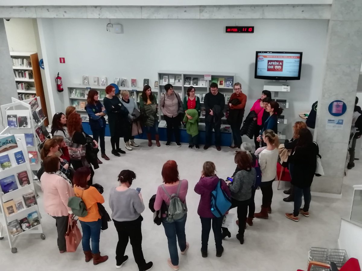 bibliotgn's tweet photo. Som-hi! Amb moltes ganes d'aprendre la dinàmica dels #LaboratorisLletresImatges i apropar la lectura a les famílies @bibliotequescat @TGNcultura @bibliotequestgn @ClijcatFaristol https://t.co/j9qTojaFnO
