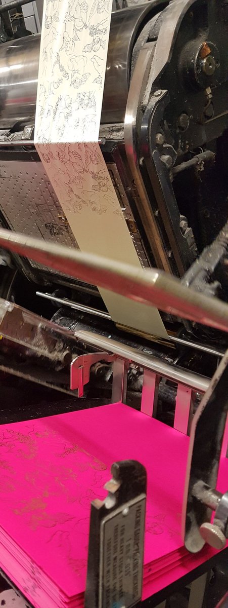 windmillprint's tweet photo. One from the archives! Gold foil on Popset Cosmo Pink 
.
.
.
#goldfoil #popset @Antalis_UK #foilblocking #hotfoil #Pink #windmillprinted #windmillprinting https://t.co/jyFmBzYBH3