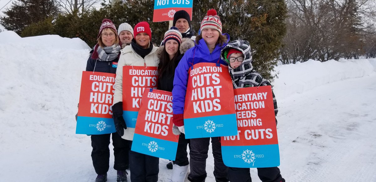 Killaloe staff were out walking this morning. #CutsHurtKids <a href="/rctl_etfo/">Renfrew County Teachers’ Local</a> <a href="/ColleenMackin/">Colleen Mackin</a> <a href="/PspRenfrew/">Renfrew PSP President</a>