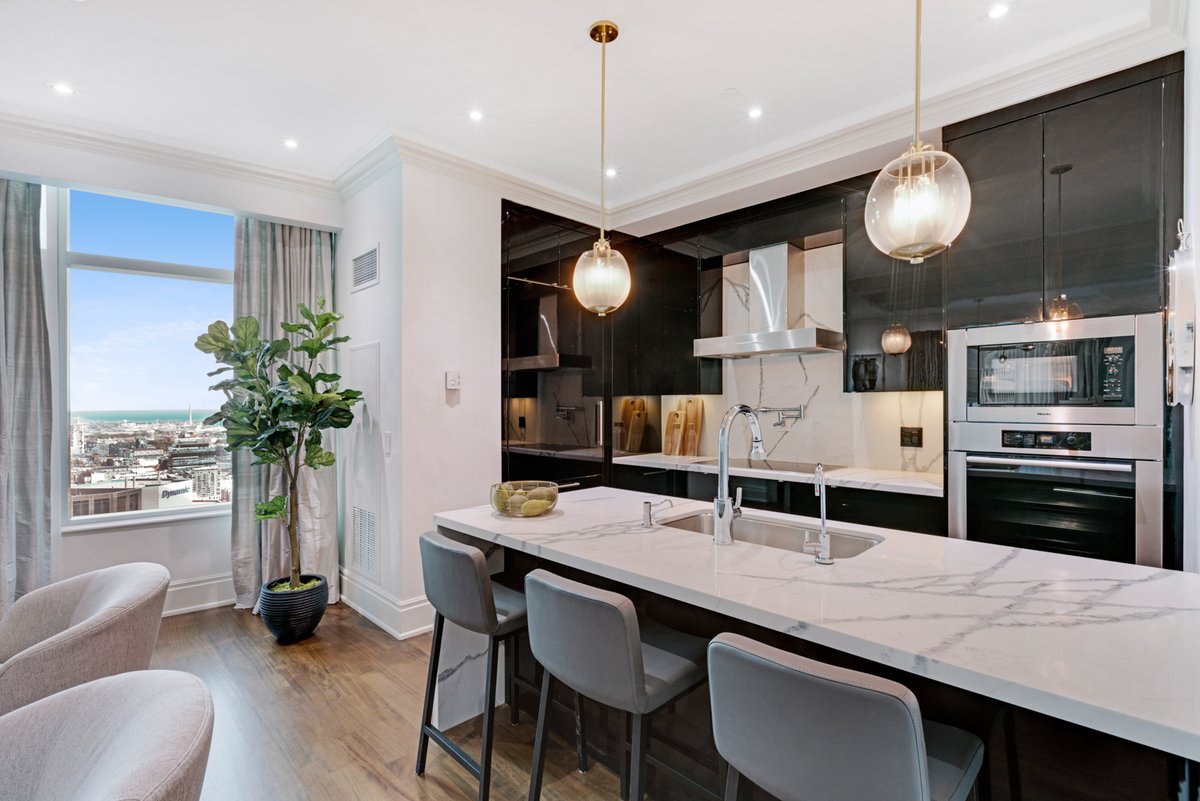 StRegisAdelaide's tweet photo. White marble countertops with dark cabinets that make for glamorous modern interior design. #LiveExquisite in your suite at the Residences at the St. Regis Toronto. https://t.co/cEjVxqEmCW