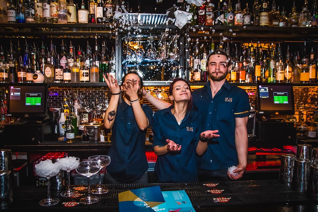 BeAtOne_Lpool's tweet photo. #FridayFeels

Who is ready to join Desi &amp; co for a cocktail (or two) this weekend🍸🍸

It's not too late to book a table with your favourite people.. 

https://t.co/lM9Kv4uSed

#FridayBaby https://t.co/dlPtUgHv2X