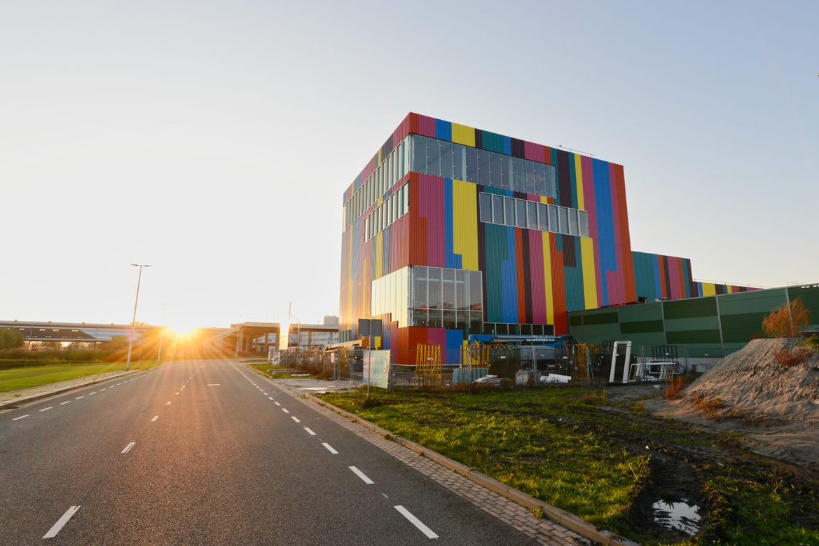 Something's blooming… 🌷
Opening May 2020 in Aalsmeer, The Netherlands!

#FloriWorld #Flowerizingpeople #Aalsmeer #VisitAalsmeer #Netherlands #Bloemen #Flowers #bloemenveiling #royalfloraholland