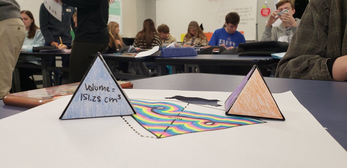 wcsBHSah's tweet image. Exploring 3D nets &amp;amp; volume today! #geometry #mathcrafts #3dfigures