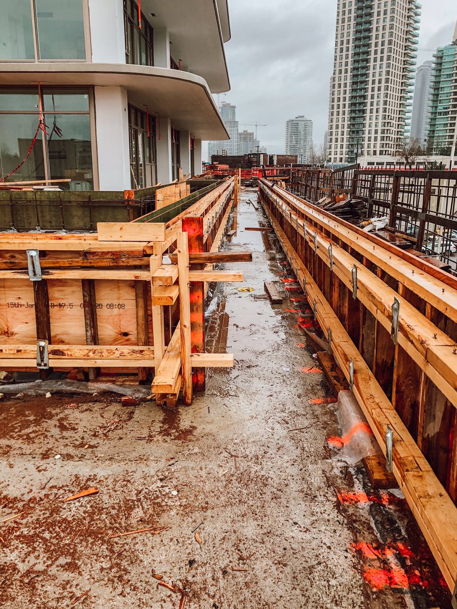 fuhriousconst's tweet photo. 4th floor planter walls coming along! Not long til these are full of concrete. #FuhriousConstruction #ModusConstruction #ConcreteForming https://t.co/RHTzINhTbm