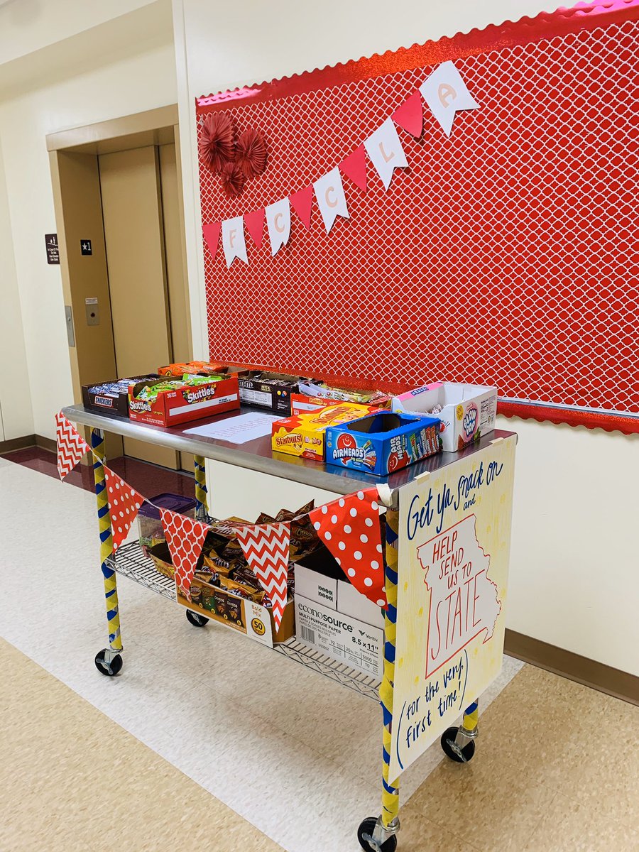 MsAveryFACS's tweet photo. Satisfy your munchies for a good cause! Help send FCCLA to state over spring break by buying up lots and lots of snacks! Visit the first floor 🍫🍬🍭 https://t.co/ihqXJqMf3S