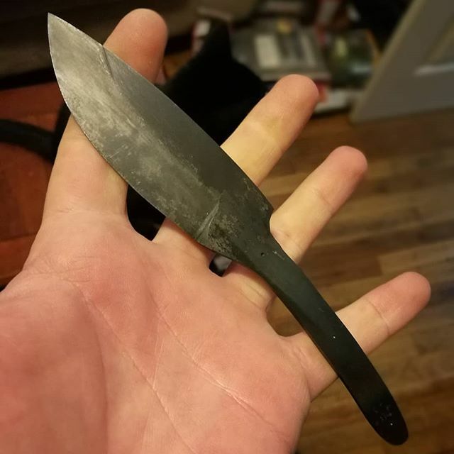 BenBuildsBrand's tweet photo. Photo taken 27-jan-2020. Here's my first attempt at a harden &amp; temper. Yes, I had to anneal, then repeat. Can anyone guess why?
;
;
;
#heattreat #DIY #knifemaking #beamaker #knifelife #knivesofinstagram #everydaycarry #customshit #customknife #benbuilds … https://t.co/ovFDqRi89M https://t.co/G24yKg9nAe