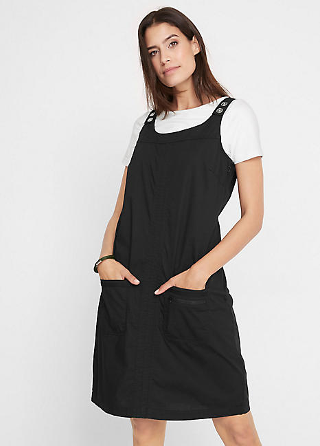 A cute, sleeveless pinafore made from stretch cotton! 😍
Create the perfect look by layering with a simple t-shirt and matching the outfit with plimsolls or sandals for a casual chic style. 

Shop Now >> bit.ly/31nlhJc 

#FridayFashion #Layering