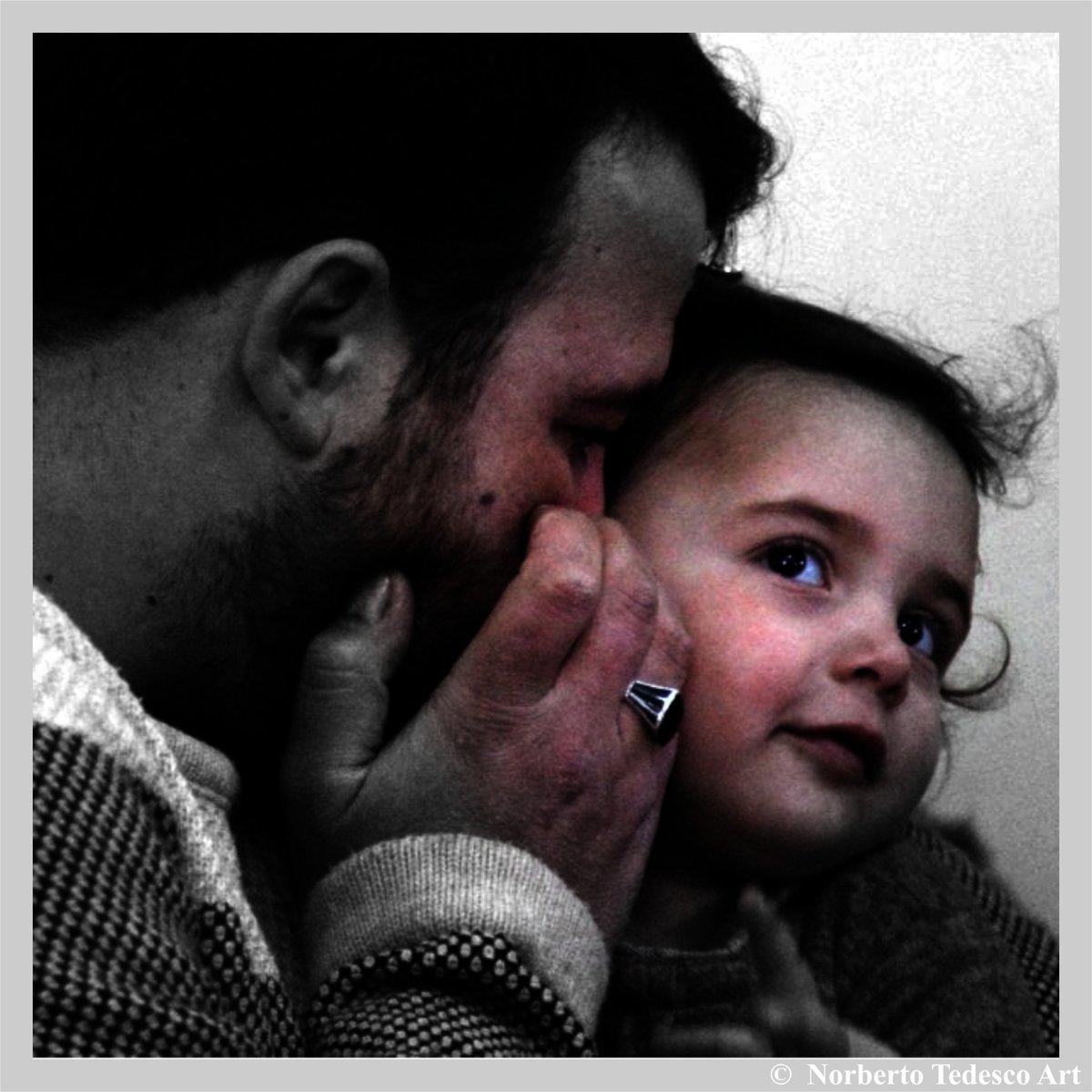 NorbertoTedesco's tweet photo. " Father and daughter " Society 2020
#norbertotedescoart #art #arte #artist #contemporaeyart #portrait #decollage #decollageart #popart #artivisive #galleriailcatalogo #society #società #artwork #mixmedia #lifeart #norbertotedesco #on_life #on_art #siria #bombe #morte #slawa https://t.co/Q7yOgnniF6