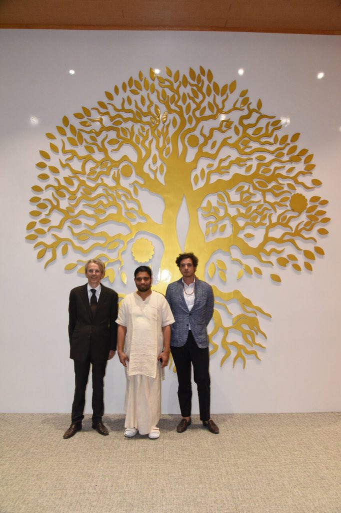 Ach_Balkrishna's tweet image. T-4 स्वास्थ्य के क्षेत्र में हमें योग-आयुर्वेद के साथ जोड़ें।उन्होंने योग-आयुर्वेद के संदर्भ में फ्रांस सरकार के साथ एक MOU करने की इच्छा भी प्रकट की।फ्रांसिसी राजदूत ने PRI व पतंजलि योगपीठ का भ्रमण कर संस्था द्वारा संचालित समाजसेवी कार्यों की भूरी-भूरी प्रशंसा की।