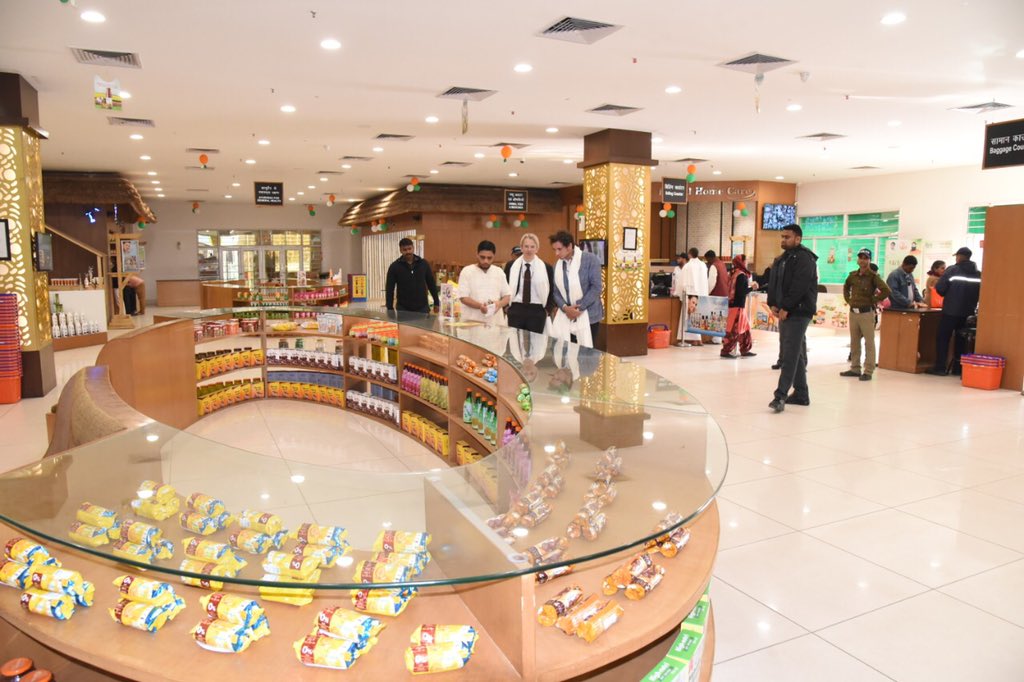 Ach_Balkrishna's tweet image. T-4 स्वास्थ्य के क्षेत्र में हमें योग-आयुर्वेद के साथ जोड़ें।उन्होंने योग-आयुर्वेद के संदर्भ में फ्रांस सरकार के साथ एक MOU करने की इच्छा भी प्रकट की।फ्रांसिसी राजदूत ने PRI व पतंजलि योगपीठ का भ्रमण कर संस्था द्वारा संचालित समाजसेवी कार्यों की भूरी-भूरी प्रशंसा की।