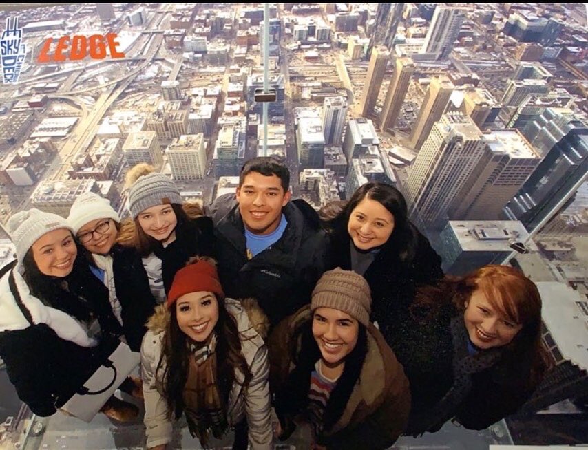 MarissaKubala's tweet photo. Out and about #exploringnewheights #Beansighting #smile #Chicago #happygirl #butcold https://t.co/rKowrQoALD
