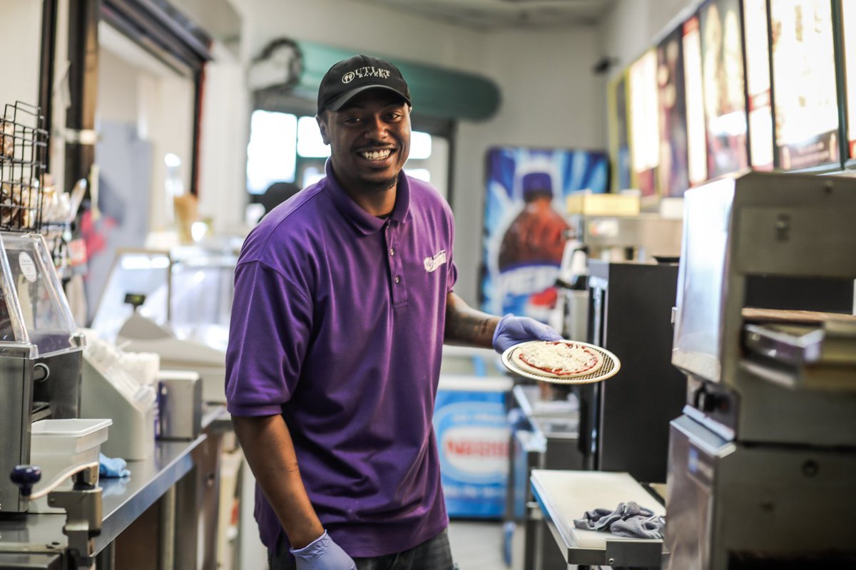 Outlets_Barstow's tweet image. Fill up and then go shopping. Stop by our Food Court for a treat. @Outlets_Barstow #WorldFamousOutlets #DesertStyle #Route66