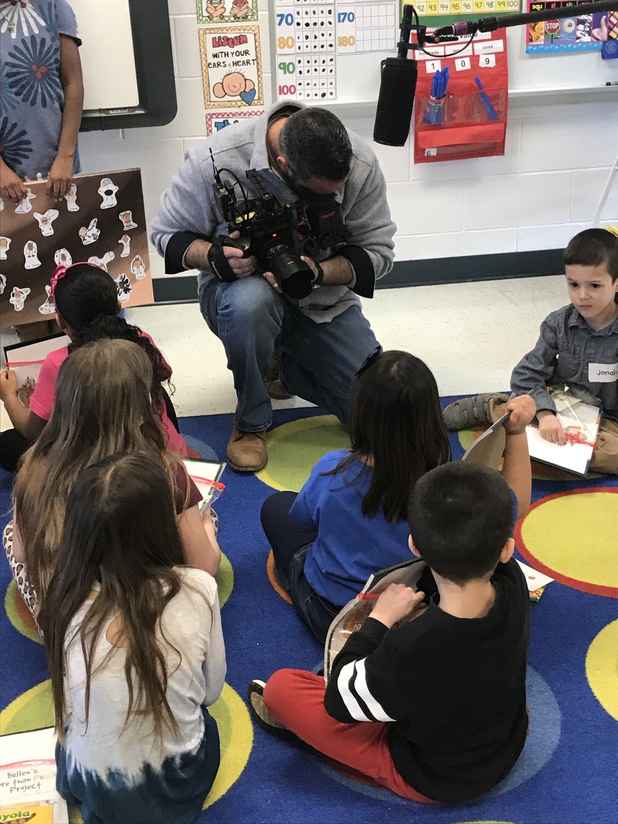Discovery_elem's tweet photo. Thanks @BellenTheBee for sharing your story with @Margaret_Ayers and Ms. Baxter’s class! Super learning experience for all! #lcps19 https://t.co/4GnJC8JHgX