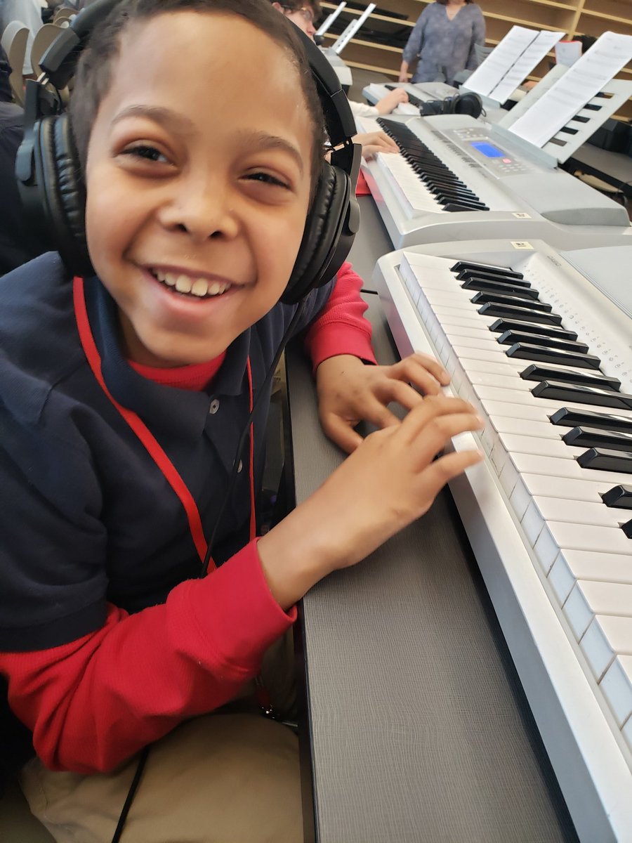 GriceliSantiago's tweet photo. #MusicClass with John @bupp63 @LadyDeeGolden @RMSSdol @SDoLancaster #RMSProud #sdolancaster #LifeSkillsClass https://t.co/V9hK1FDv3d