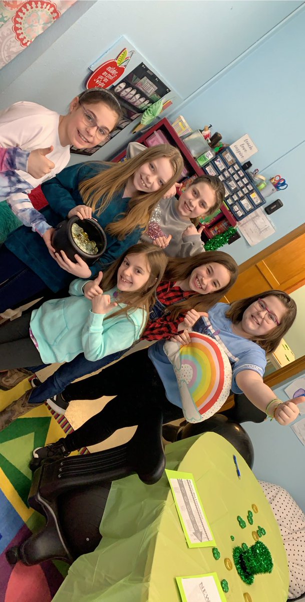 astilesECASD's tweet photo. They escaped &amp; found the pot of gold! #EC_Proud https://t.co/kkxx3NnkfN