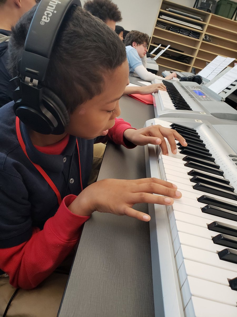 GriceliSantiago's tweet photo. #MusicClass with John @bupp63 @LadyDeeGolden @RMSSdol @SDoLancaster #RMSProud #sdolancaster #LifeSkillsClass https://t.co/V9hK1FDv3d