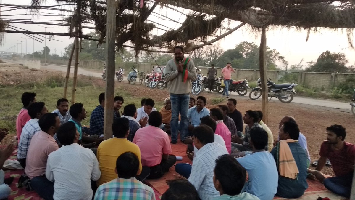 larasangharsh's tweet image. आज आगामी रणनीति के लिए हड़ताल चौक छपोरा में नवनिर्वाचित जनप्रतिनिधियों तथा भू-विस्थापितों ने अपनी मांगों और अधिकारों को लेकर एक महत्वपूर्ण बैठक का आयोजन किया और आंदोलन के क्रम को रणनीतिक गति प्रदान किया।
@bhupeshbaghel @ChhattisgarhCMO @ntpclimited