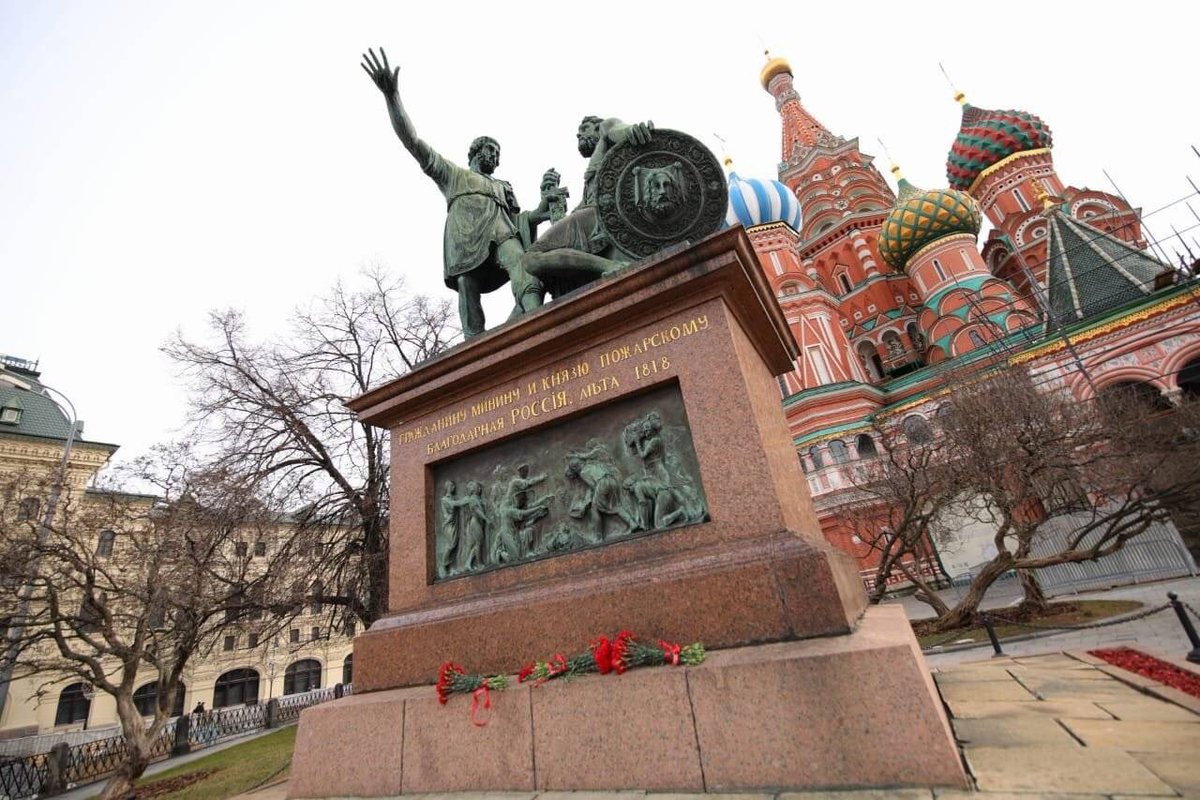 Памятники красной площади в москве