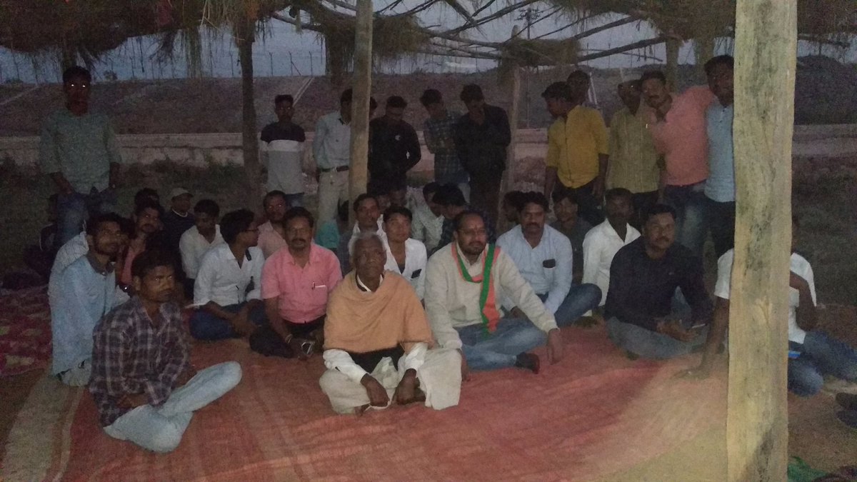 larasangharsh's tweet image. आज आगामी रणनीति के लिए हड़ताल चौक छपोरा में नवनिर्वाचित जनप्रतिनिधियों तथा भू-विस्थापितों ने अपनी मांगों और अधिकारों को लेकर एक महत्वपूर्ण बैठक का आयोजन किया और आंदोलन के क्रम को रणनीतिक गति प्रदान किया।
@bhupeshbaghel @ChhattisgarhCMO @ntpclimited