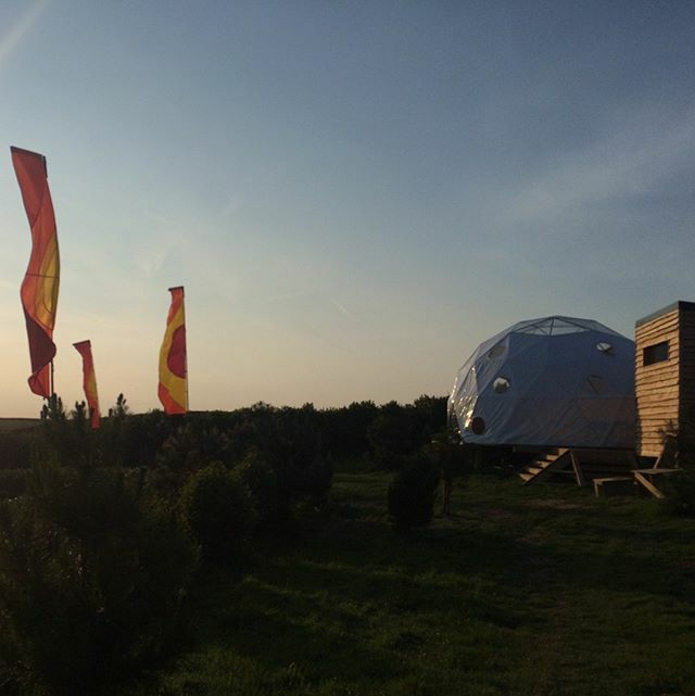 Summer evenings at Loveland Farm 😍we provide BBQ's and outdoor seating for each pod on the farm, plus new this season is our communal dining area - perfect for larger groups! Tag your friends and plan your summer retreat on the Atlantic Coast! #lovel… ift.tt/3aeZ6s4