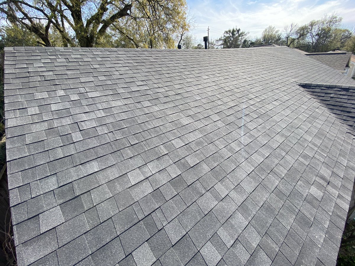 kgmroof's tweet photo. New 30 year Owens Corning Onyx black shingles 
#houston #texas #roofing #roofers #contractors https://t.co/rApLQn0dth