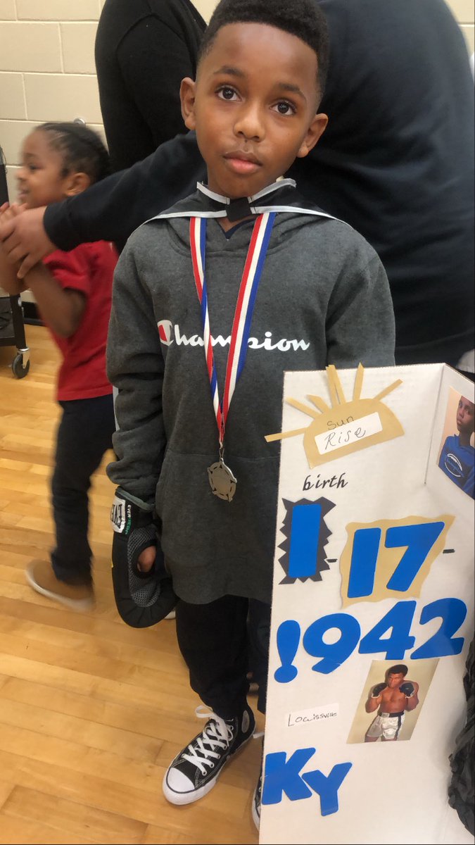 CocoCoutureTm's tweet photo. Yea son 👀EVERYBODY COMING TO SEE THE CHAMP !💯😩🥊Blow off some STEAM 💨
#CMCjr #MuhammadAli #BlackHistoryMonth #MommyBigBoy #History #Roots #Muslim #BlackExcellence #Cassius #Marcellus #Clay #LiveWaxMuseum #MuvaHood https://t.co/JAhkErFrcC