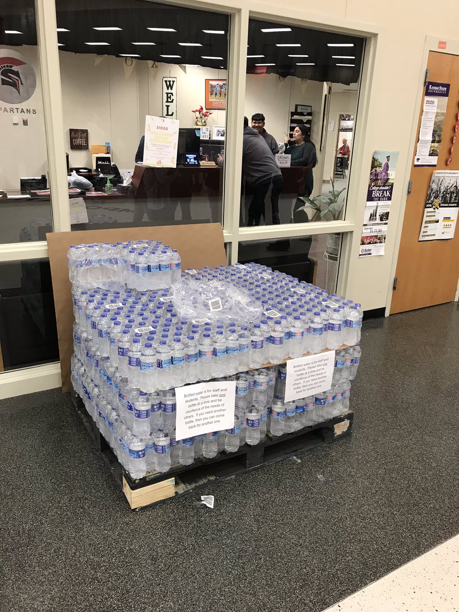 studentsectehs's tweet photo. Huge thanks to @EmporiaSpartans for supplying our students with clean drinking water during this boil advisory. https://t.co/Owdy5RJ1dt