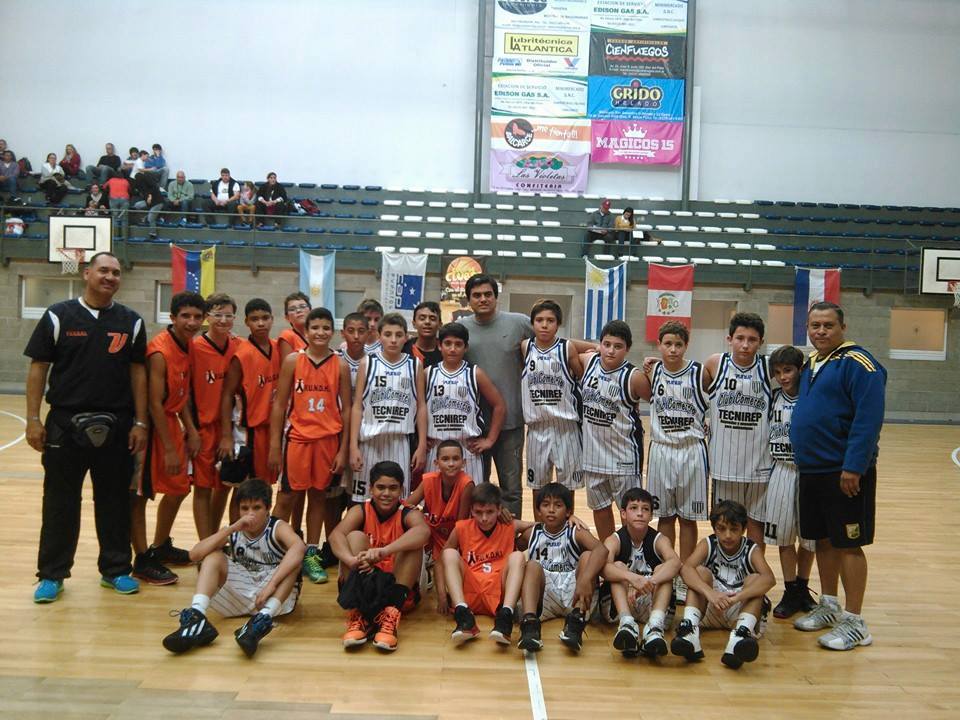 CAPeventos's tweet photo. Recuerdos de la edición 2014!
#CopaDeClubes #Basquet Peñarol
Nueva Edición 20 ANIVERSARIO! 23>26 de Mayo
Torneo formativas + Encuentro de Mini y Premini + Torneo de Triples - Dobles y Habilidades
info@capeventos.com.ar

#Baskete #Basquetball #Torneo #MarDelPlata https://t.co/RJUTNYCvl5