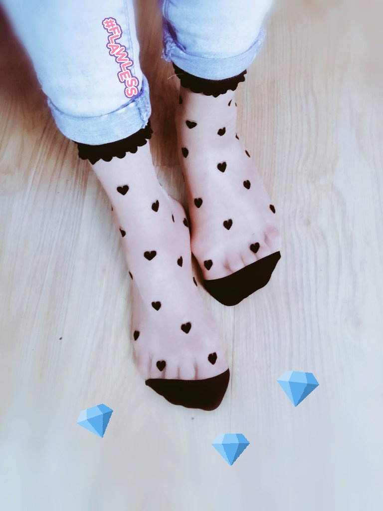 Lady_LissaM's tweet photo. Otrzyj ślinę, nie masz prawa się gapić bez mojego pozwolenia. #findom #fetish #serve @rt_feet @RTfindomfeet @ElitePromoFeet @UKPrettyFeet @rtfemdom1 @tonybobo3 @find0m @rtfindom https://t.co/V2FTH82ias