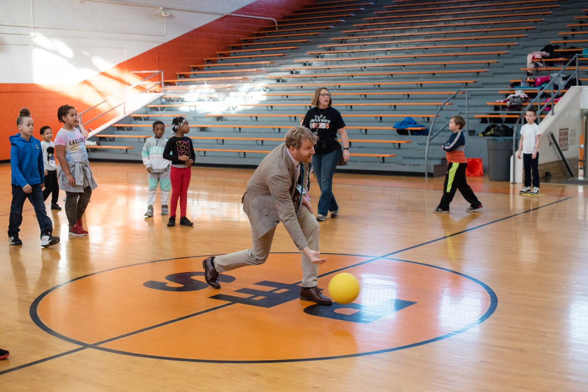 ParisSchoolsKY's tweet photo. Celebrating Student Success!
3rd Grade had a surprise game of kickball with superintendent @smccauley1287 this morning as a reward for showing the most growth in the school on their winter MAP tests! #parispride #healthyrewards https://t.co/frun7vpsZu
