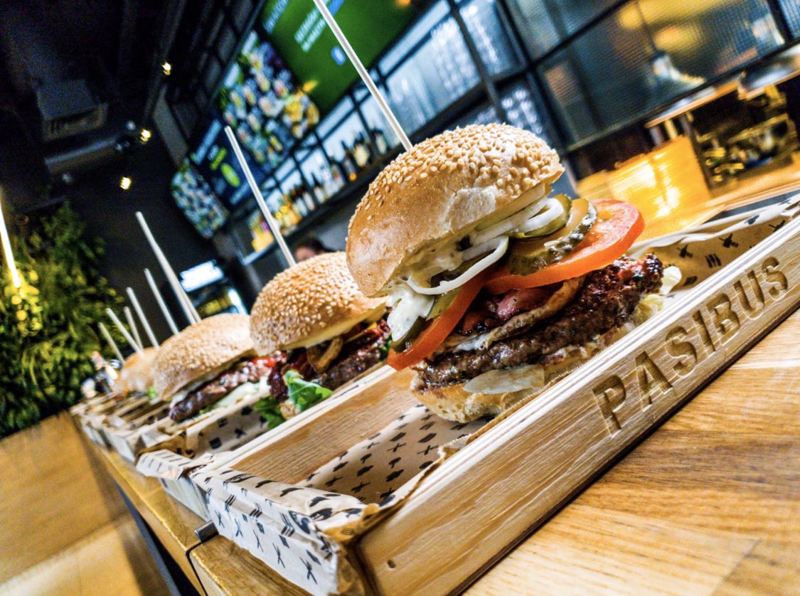 FlavorOfPoland's tweet photo. #PasiMi @pasibus ! #FBF to when I tried (almost) every #burger on the menu at #Poland’s most hip & #delicious #burgerjoint! Tune into episode #108 on #Wroclaw this week to see what all the hype is about 😋🍔🇵🇱 will #Poland’s #Pasibus burgers beat the taste of #AmericanBurgers?😉 https://t.co/aRR12hMkHL